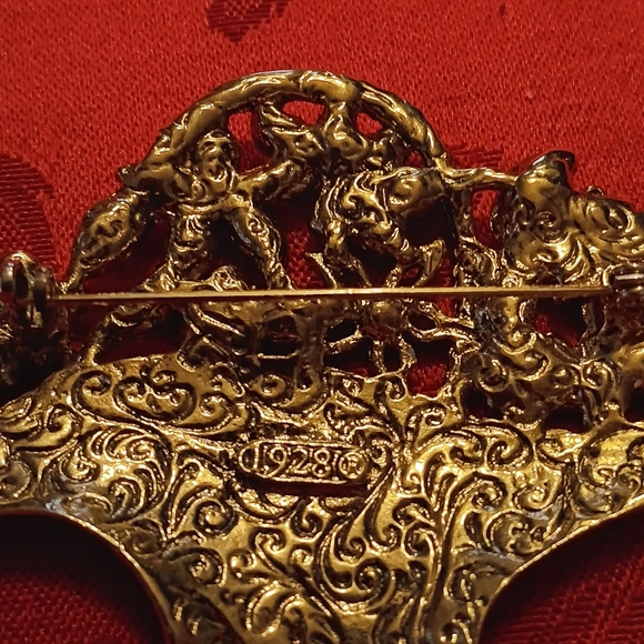 1928 Vintage Rhinestone Flower Basket Large Pin Brooch embossed design on back - Picture 8 of 12